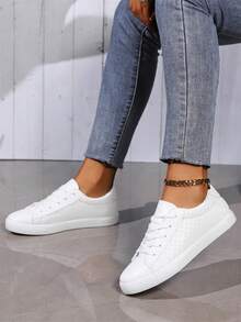 أحذية رياضية بيضاء للنساء البدينات ، أحذية رياضية بيضاء خارجية عصرية ، أحذية كاجوال مريحة مربوطة بالرباط بتصميم نمط معين (الحجم أصغر من المعتاد، يُنصح بطلب مقاس أكبر بمقدار مقاس واحد) - أبيض - مشاهدة 4