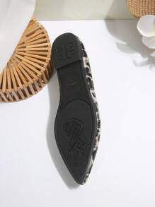 Women's Flat Pointed Toe Leopard Print Flats, Comfortable & Lightweight Outdoor Slip-On Shoes