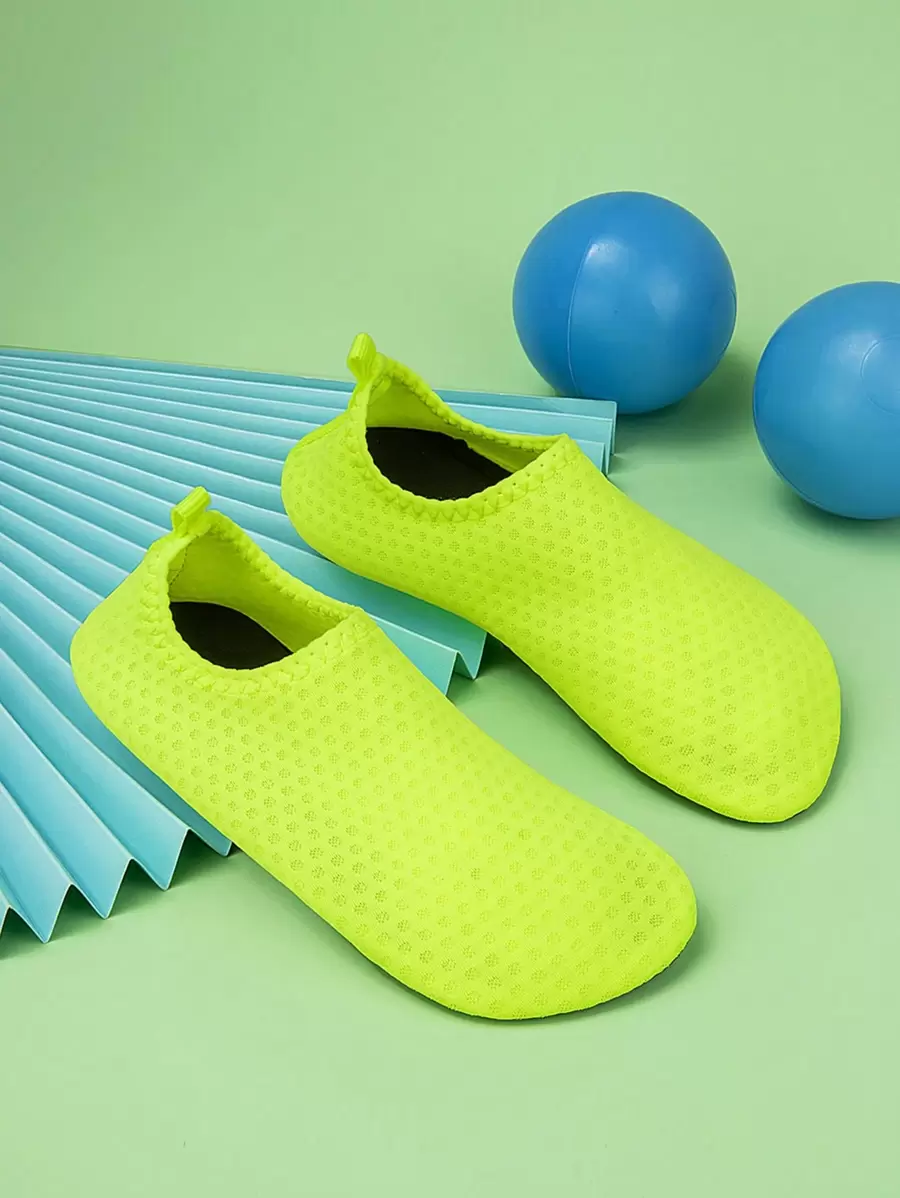 1 đôi giày đi nước cho bé gái, màu sắc tươi sáng, nhẹ, kiểu dáng slip-on, lấy cảm hứng từ Dopamine, phù hợp cho cả trong nhà và ngoài trời, đế mềm thoáng khí, chống trơn trượt và chống mài mòn, thích hợp cho phòng tập thể dục, bãi biển, yoga. - Màu vàng - Xem 1
