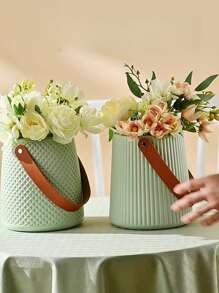 1pc Multi-Color Vintage Floral Style Plastic Vase, Dry Flower Storage Container, Flower Basket, Garden Decor, Living Room & Dining Table Centerpiece, Flower Pot, Unbreakable, Ice Bucket, Suitable For Wall Decor, Wedding & Party Decoration, Vertical Striped, Soft Touch, Adorable Plastic Vase, Can Be Used As Hanging Basket, Very Practical, Also Can Be Used As Desktop Storage, Kitchen Storage, Bedroom Small Trash Can Home Decor Back To School Room Decor School Supplies