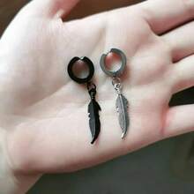 1 par de pendientes con colgante de pluma de moda, pendientes de clip elegantes para orejas sin perforar, diseño punk elegante para hombres, pendientes de "oreja perforada falsa"