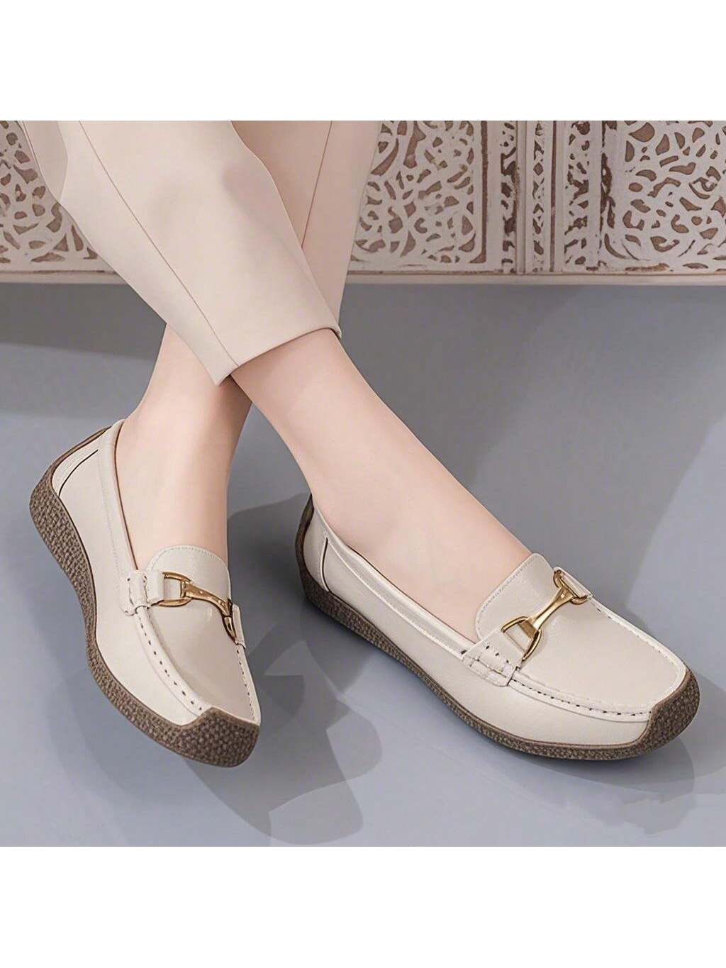 أحذية كاجوال من الجلد الخفيفة للنساء باللون المشمش...