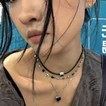 Black Heart Multi-Layer Pendant Necklace, Minimalist Luxury Charm Necklace, Elegant Women's Necklace, Black Heart Leather Necklace, Chic And Sweet Black Leather Rope Clavicle Chain, Suitable For Daily Wear, Parties And Dates