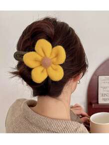 1个加大码花朵造型发夹，适合日常佩戴，可作发爪、发卡、发饰，也可用于学校、度假、女性等场合。