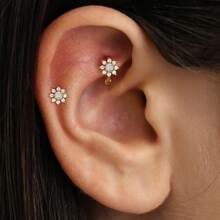 1 Peça Brinco Argola Pequena com Zircônia, Brinco Dourado 18K com Florzinha, Brincos de Cartilagem, Labrete, Tragus, Hélix, Joias de Piercing