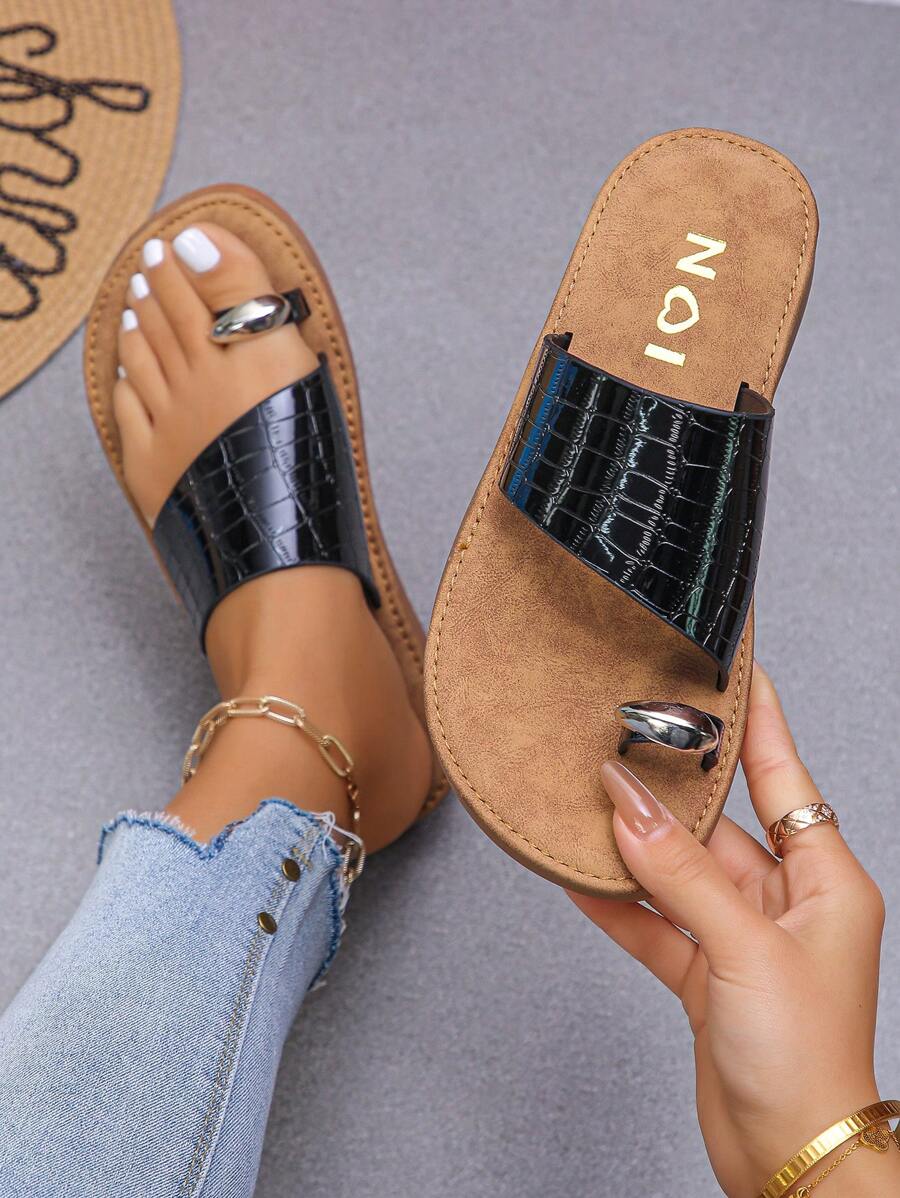 Sandales plates confortables à semelle souple, résistantes au glissement et à l'usure, chaussures de plage, style resort, tongs pour femmes - Noir - Voir 1