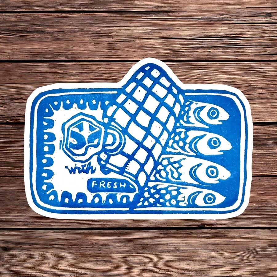 1 件罐装沙丁鱼贴纸 - 复古海鲜美学乙烯基贴花 | 复古蓝白手绘艺术 | 有趣的美食礼物，适用于笔记本电脑、水瓶、笔记本、冷却器等 | 防水钓鱼与海洋爱好者贴纸、学校用品、返校季