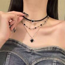 Black Heart Multi-Layer Pendant Necklace, Minimalist Luxury Charm Necklace, Elegant Women's Necklace, Black Heart Leather Necklace, Chic And Sweet Black Leather Rope Clavicle Chain, Suitable For Daily Wear, Parties And Dates
