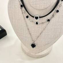 Black Heart Multi-Layer Pendant Necklace, Minimalist Luxury Charm Necklace, Elegant Women's Necklace, Black Heart Leather Necklace, Chic And Sweet Black Leather Rope Clavicle Chain, Suitable For Daily Wear, Parties And Dates