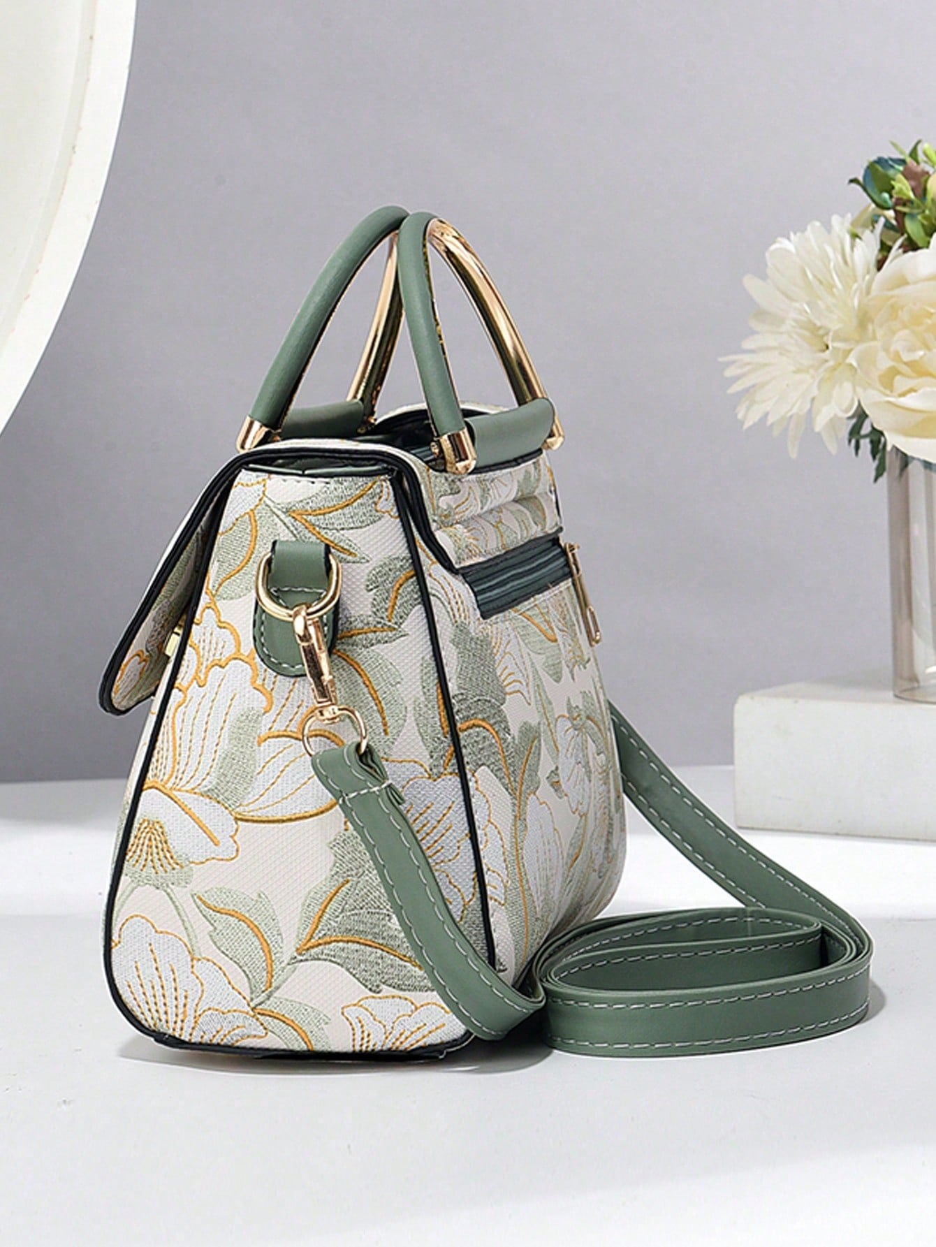 حقيبة كتف نسائية مربعة من الجلد الناعم – مطبوعة بت...