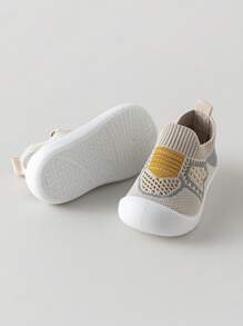 1 Paio di scarpe da bambino/bambina alla moda e traspiranti in in rete, adatte per la primavera e l'estate, nuovo modello 2025 per i primi passi