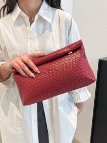 2025新款复古时尚编织图案方形包带翻盖开口，轻巧简约，小容量纯色手拿包。适合女性日常休闲、通勤和学生使用的钱包