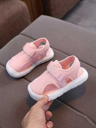 全新儿童夏季透气软底钩环密趾凉鞋