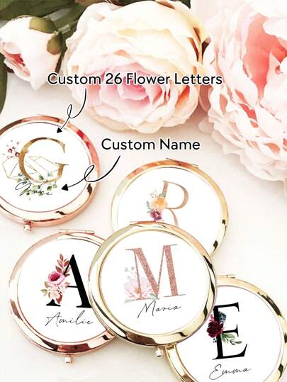 1 pièce Miroir de maquillage personnalisé avec initiales pour femmes, miroir de maquillage rond en métal de haute qualité avec lettre en forme de fleur pour les filles, miroir portable de voyage pour dames, pour les voyages quotidiens, les achats, la Saint-Valentin, l'Action de grâce, l'anniversaire, la fête des mères, l'anniversaire, Noël, cadeau de demoiselle d'honneur pour le mariage