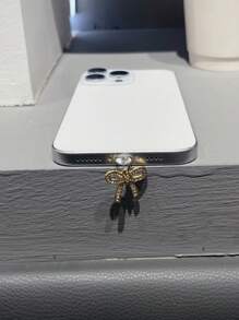 1 pieza Colgante decorativo con lazo de metal y brillantes/Tapón antipolvo para puerto de carga de teléfono/Compatible con /Conector Tipo C - Plateado - Ver 4