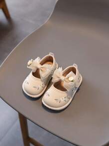1 paire de chaussures pour fillettes, nouvelles chaussures de princesse pour bébé fille imprimées papillons en PU, semelles légères et souples convenant pour l'apprentissage de la marche, printemps été automne