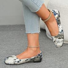 Chaussures plates femme, nouvelles chaussures plates brodées de style printemps chinois Hanfu, chaussures plates à bout carré brodées, mocassins