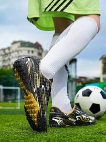 全新轻质防滑钉鞋足球鞋适合青少年、女孩和男孩足球/足球训练鞋