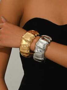 1pc asymmetrisch getextureerde metalen manchet armband, modieuze overdreven sfeervolle accessoire, nieuw high-end ontwerp voor reizen en fotografie