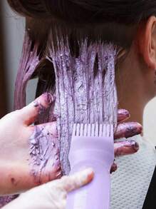 4件套洗发套装，包括：连续喷雾瓶（200毫升）、硅胶头皮按摩器、洗发刷、发根梳涂抹瓶、带花朵发夹的头皮按摩洗发刷、带刻度的染发剂涂抹瓶 - 彩色 - 查看 8