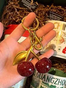1 pièce Grand pendentif en cristal de cerise, pendentif porte-clés, charm porte-clés en cerise scintillante avec clip, accessoires en résine brillante et métal, convient pour les portefeuilles et sacs à main des femmes