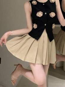 "Pleated Skirt. Classic And Super Versatile. Has Lining At The Bottom." - 奶油色 - 查看 2