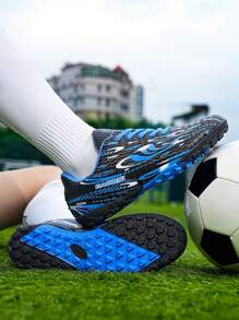 青少年足球鞋新款轻便防滑耐磨可拆卸防滑钉时尚足球鞋足球训练鞋，适合男孩和女孩