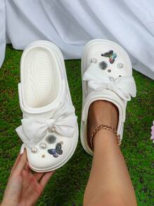 Sandalias blancas huecas con lazo, zapatillas de moda tipo slip-on con puntera protectora para niñas, para la playa y viajes, uso en interiores antideslizante, con suela gruesa elevadora, calzado respirable con agujeros para parejas, chanclas de playa de suela suave de EVA