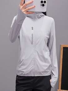 女士轻薄连帽夹克，带拇指孔设计，背面印花，灰色，夏季