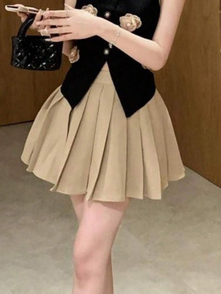 "Pleated Skirt. Classic And Super Versatile. Has Lining At The Bottom." - Cream - View 1