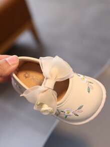 1 paire de chaussures pour fillettes, nouvelles chaussures de princesse pour bébé fille imprimées papillons en PU, semelles légères et souples convenant pour l'apprentissage de la marche, printemps été automne