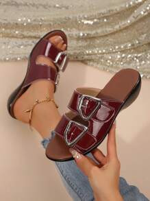 女士时尚厚底坡跟凉鞋，系带金属扣露趾度假风格大码舒适沙滩拖鞋