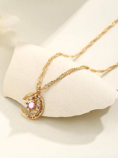 1 件精美月亮吊坠项链，镶嵌精致宝石，波浪纹理链条品质卓越，甜美时尚，让您成为焦点