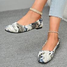 Chaussures plates femme, nouvelles chaussures plates brodées de style printemps chinois Hanfu, chaussures plates à bout carré brodées, mocassins