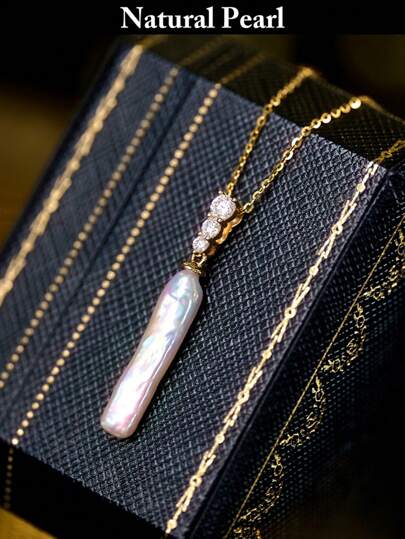 قلادة فضة عيار 925 مطلية بالذهب، مع لؤلؤة طبيعية باروك و3 أحجار زركونيا ،مناسبة للخطوبة والزفاف وكدية للصديقة المقربة وحفلات الزفاف والحفلات الراقية أو الاستخدام اليومي، يمكن استخدامها كهدية للصديقات. إطار من الفضة الاسترليني 925 ، مصنوعة يدويًا ، تصميم أنيق وأنيق ، طراز بسيط وكريم ، أساسي للعمل والحفلات الراقية ، إحساس فاخر ، هدية رائعة للصديقة