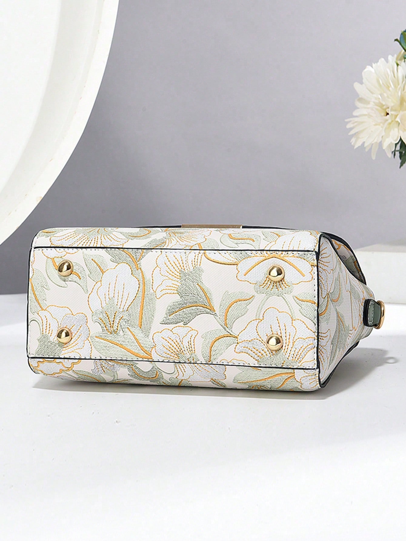 حقيبة كتف نسائية مربعة من الجلد الناعم – مطبوعة بت...