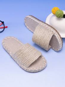 新款女童沙滩拖鞋，时尚编织平底防滑一脚蹬轻便凉鞋