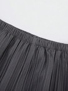 男士波浪纹和条纹短袖 T 恤和裤子套装、家居服