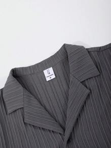 男士波浪纹和条纹短袖 T 恤和裤子套装、家居服