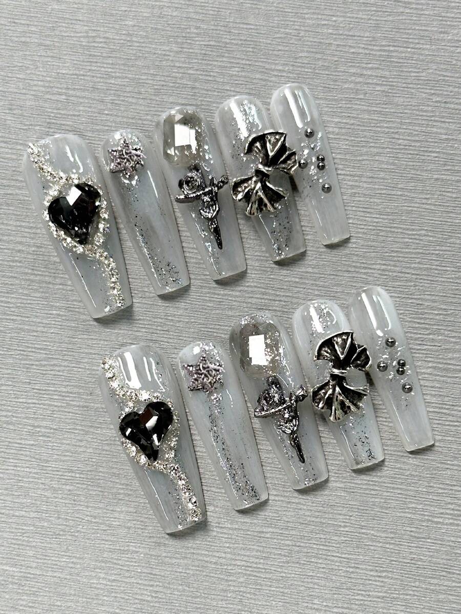 Y2K 10 件/套手工长棺材形指甲，灰色背景配爆炸银色，黑色心形，银色钻链，金属，蝴蝶结，冬季指甲，冷色调，可拆卸，适合派对，舞蹈，日常穿着，学生派对，办公室工作人员角色扮演，按压和可重复使用，配有果冻胶和指甲锉指甲用品 - 灰色 - 查看 1