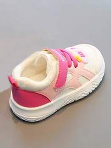 1 双春秋新款时尚钩环装饰可爱粉色心形图案运动鞋，适合 1-4 岁幼儿女孩，皮革鞋面防水 TPR 软底防滑舒适室内/户外爬行鞋 - 粉色 - 查看 8