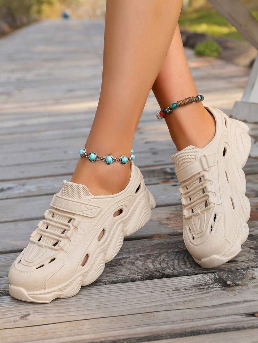 Fashion Squish Feeling Closed Toe Soft Bottom Slippers For Women, Summer New Hollow Non-Slip Mule Sandals, Fashionable & Versatile Quick-Drying Breathable Comfy Lightweight Porous Beach Shoes - Beige - View 1