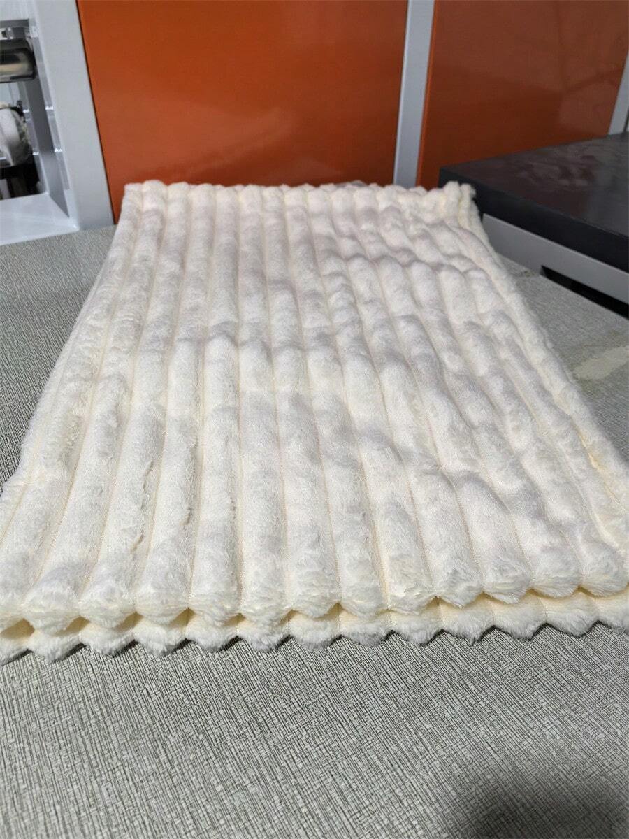 纯色毛绒毯子、厚办公室午睡毯、人造毛皮礼品毯、宠物用品狗/猫垫 - 白色 - 查看 1