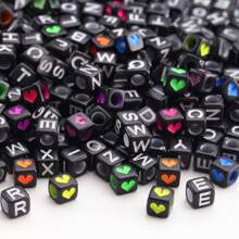 500 pezzi di perline in acrilico vivace da 6 mm con lettere dell'alfabeto - 5 colori, con motivo a lettere quadrate, adatte per gioielli e artigianato fai-da-te, perfette per charm per telefono e design creativo