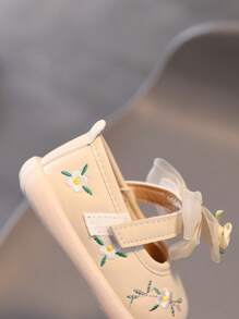 1 paire de chaussures pour fillettes, nouvelles chaussures de princesse pour bébé fille imprimées papillons en PU, semelles légères et souples convenant pour l'apprentissage de la marche, printemps été automne