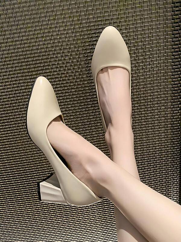 女士米色高跟鞋、女士粗跟浅口鞋、优雅办公鞋 - 米色一脚蹬中跟鞋，时尚舒适，适合全天穿着。新娘鞋和新娘母亲鞋，2025 年新系列