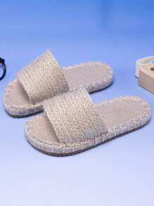 新款女童沙滩拖鞋，时尚编织平底防滑一脚蹬轻便凉鞋