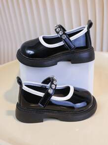 女童皮鞋平底鞋，2024年新款春秋季儿童时尚软底英伦风表演公主鞋