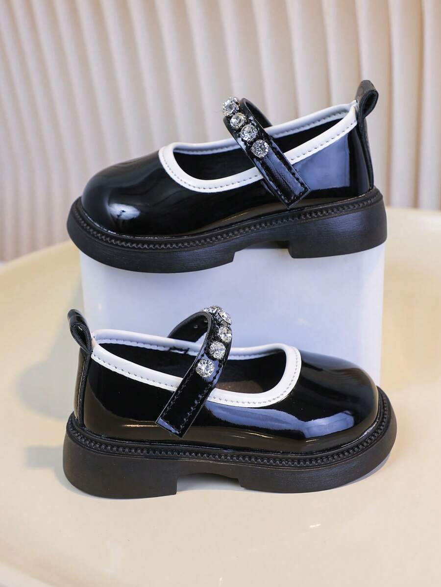 女童皮鞋平底鞋，2024年新款春秋季儿童时尚软底英伦风表演公主鞋