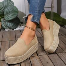 Cuñas de slip-on casuales para mujer - parte superior cubierta en beige con suela de paja, zapatos cómodos de suela gruesa, estilo europeo y americano de moda - Caqui - Ver 4